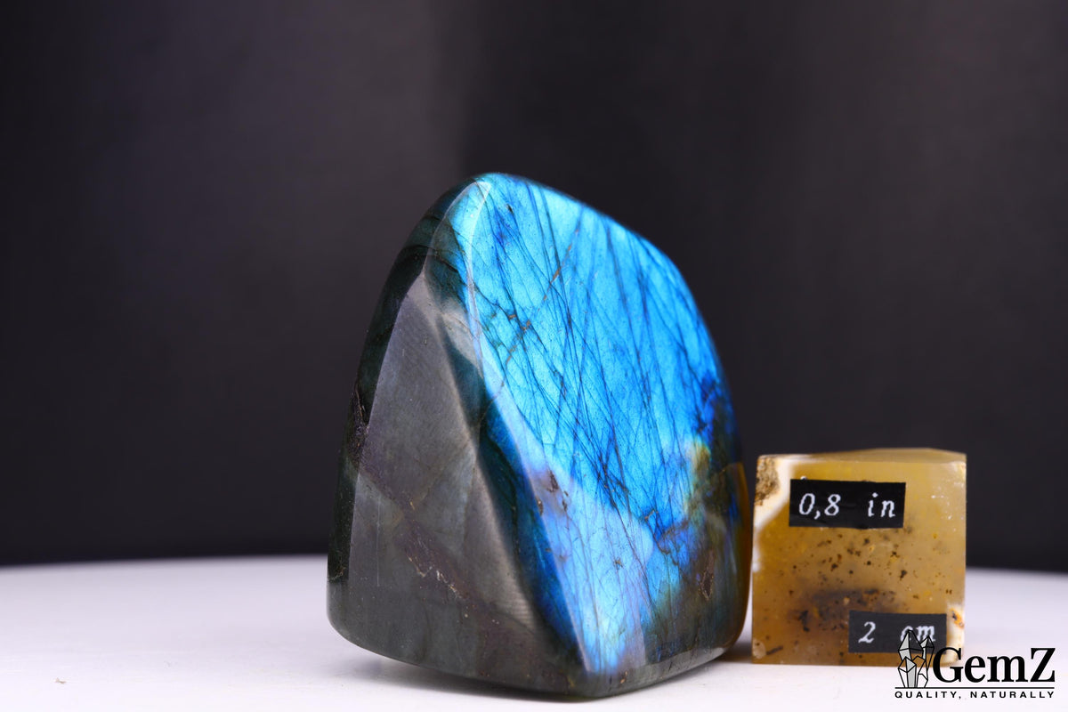 Labradorite polie, reflets bleu-vert – Madagascar – 111 g
