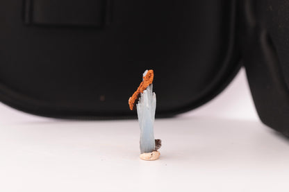 Baryte bleue sur Goéthite – Mine de Sidi Lhcen, Nador, Maroc, 8,3 g