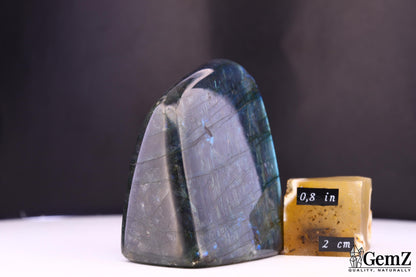 Labradorite 109g, Reflets Envoûtants Bleus et Dorés