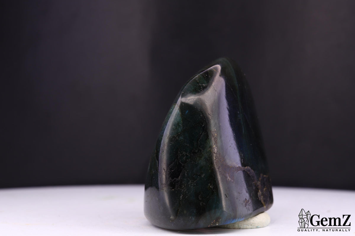 Labradorite polie, reflets bleu-vert – Madagascar – 111 g