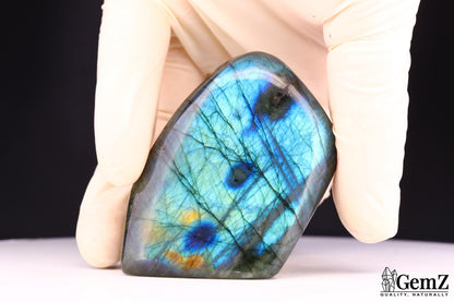 Labradorite polie, reflets bleu-vert et dorés – Madagascar – 136 g